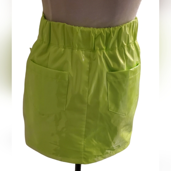 Vinyl Bodycon Miniskirt - Picture 5 of 7